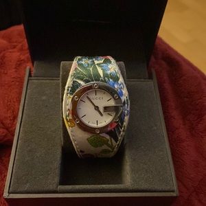 Gucci watch good condition